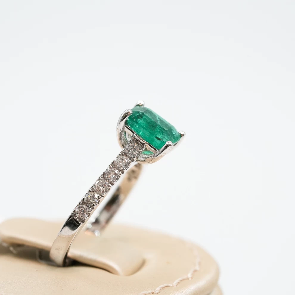    Diamond Emerald Ring 