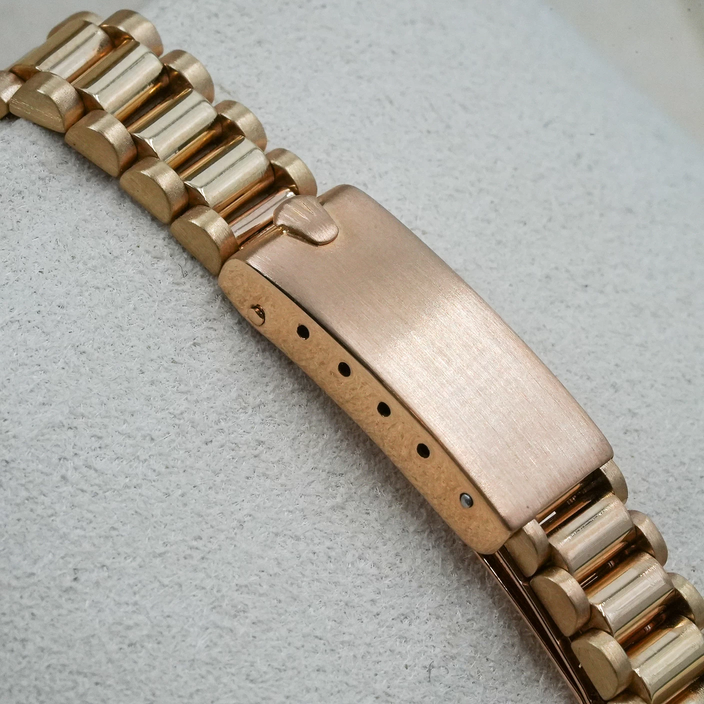 Rolex Lady-Datejust 26 in 18 ct Everose Gold with Diamond Paved Dial - Women's Watch