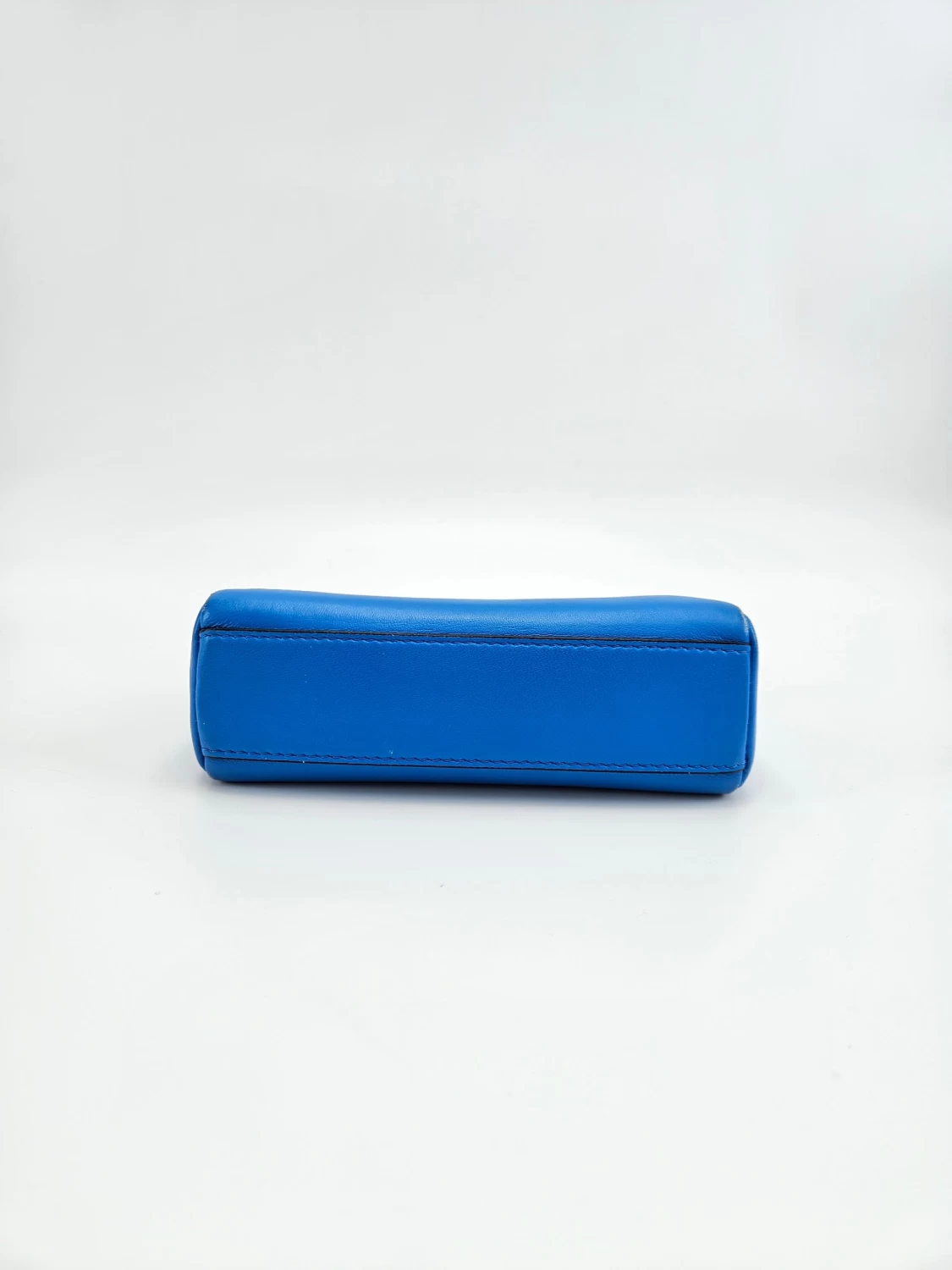     حقيبة فندي مايكرو بيكابو من جلد النابا 