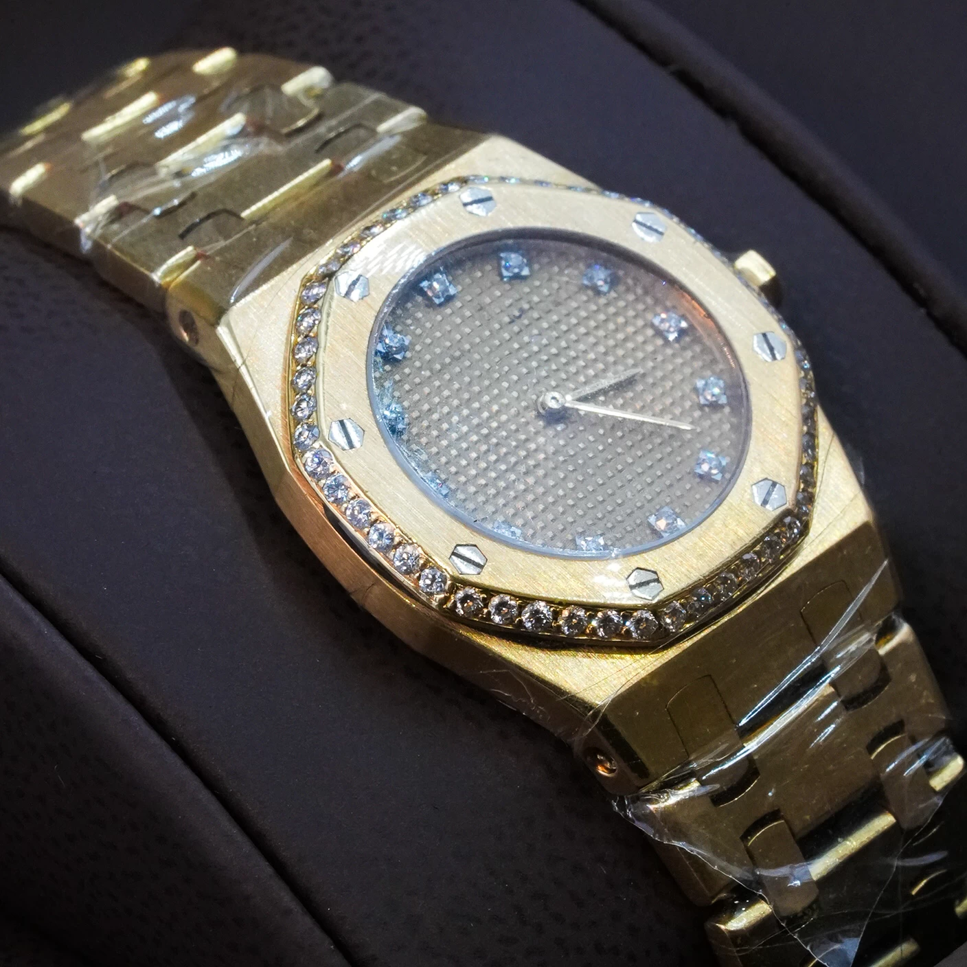     Audemars Piguet Royal Oak (Ladies/Mid-Size, Yellow Gold, Diamond Set) 