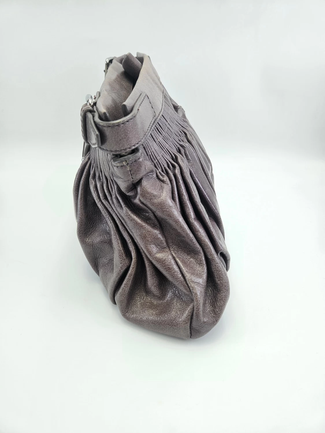     حقيبة كلاتش ميو ميو 