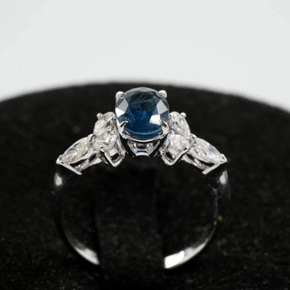 Women's Diamond Ring