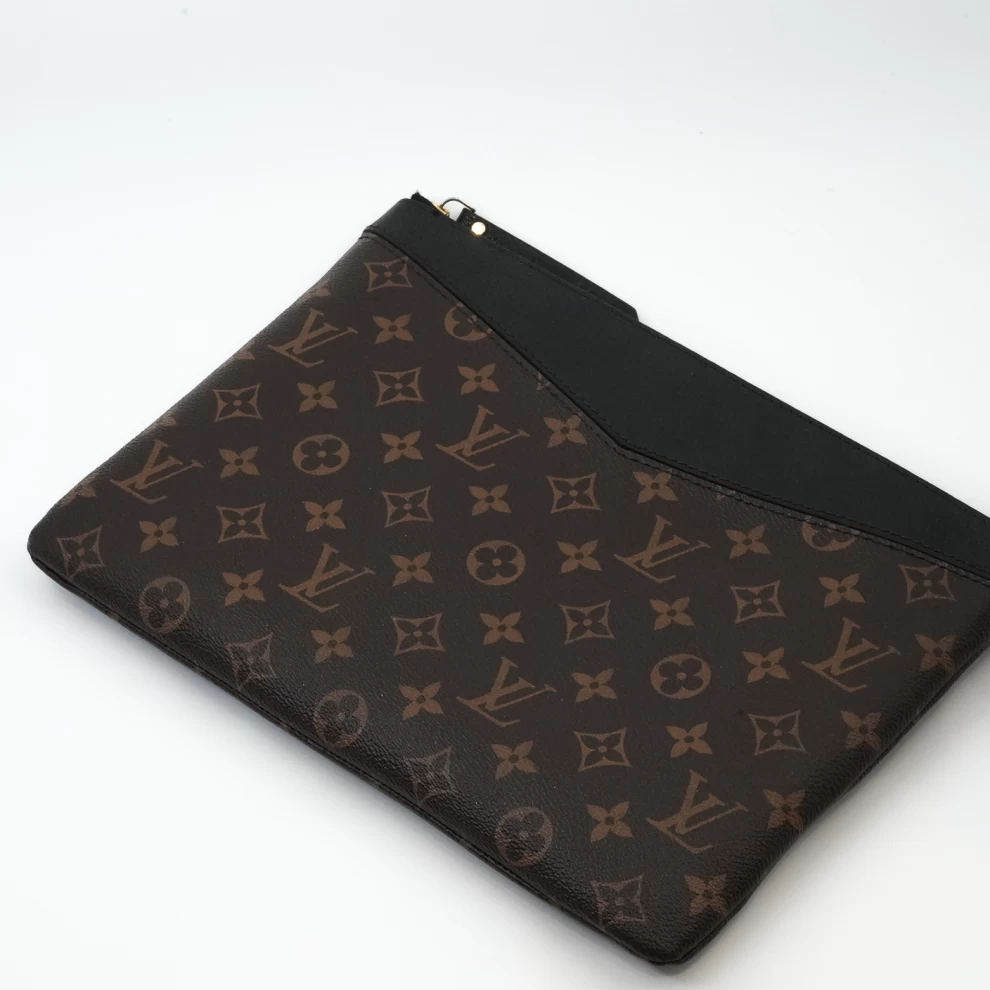     Louis Vuitton Pochette Voyage MM 