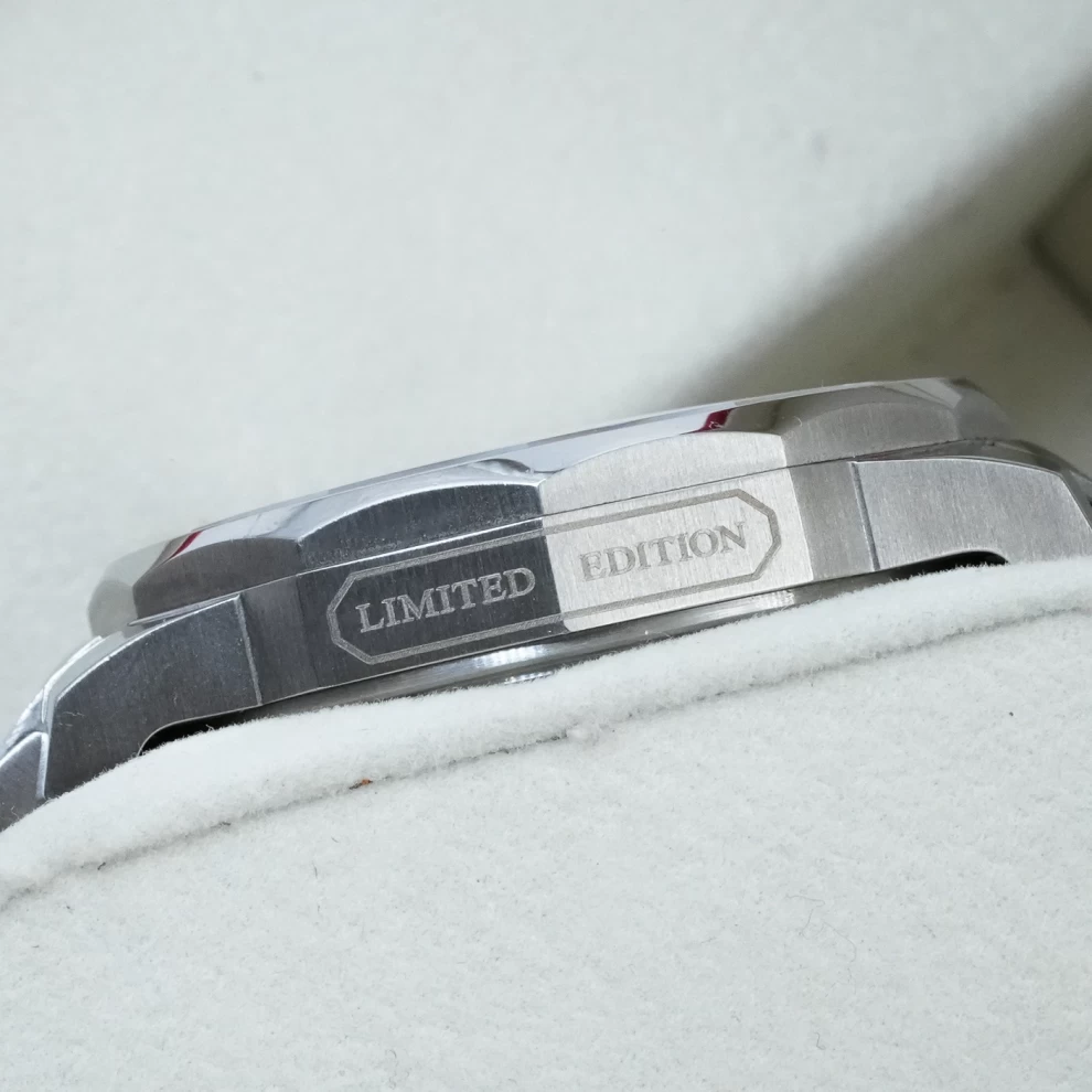     ساعة كوروم أدميرالز كب جي إم تي 