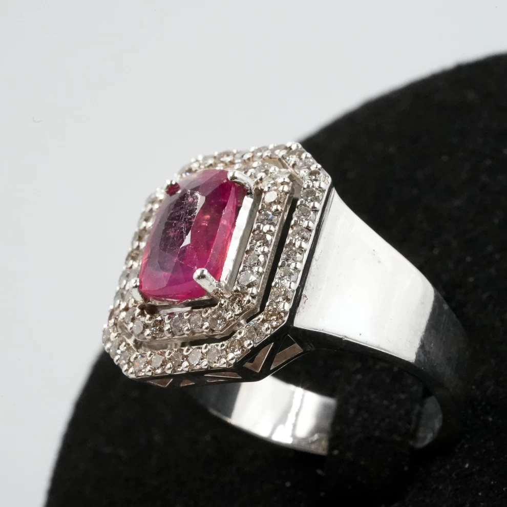 Women's Diamond Ring