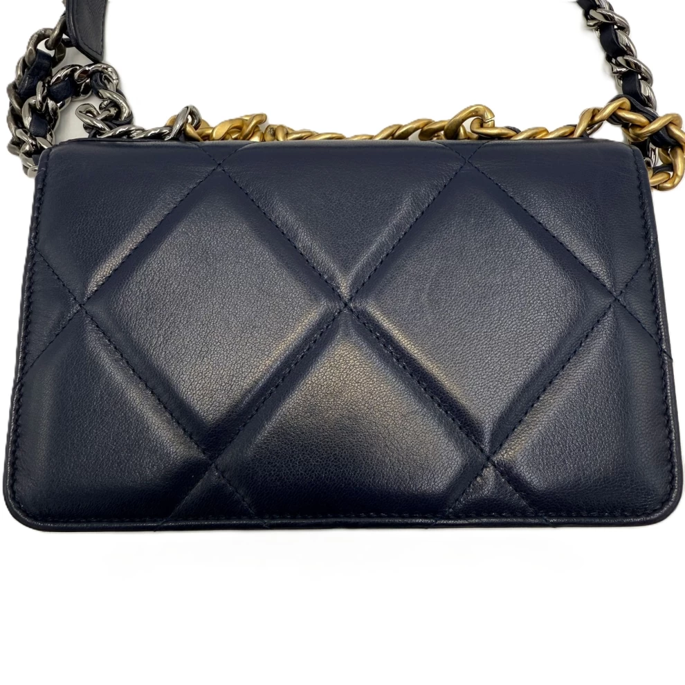     حقيبة كتف شانيل البحرية من جلد الحمل مقاس 19 بوصة مع سلسلة 