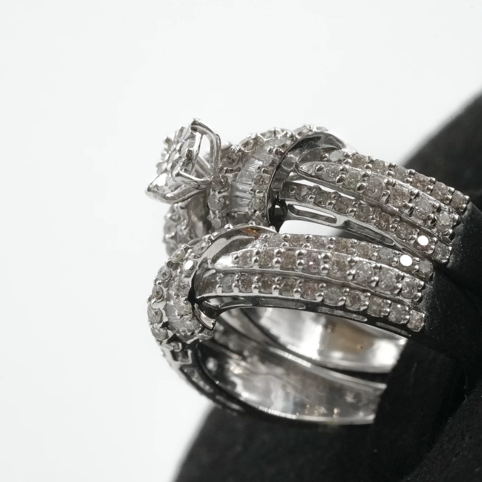     Diamond Ring Twins 