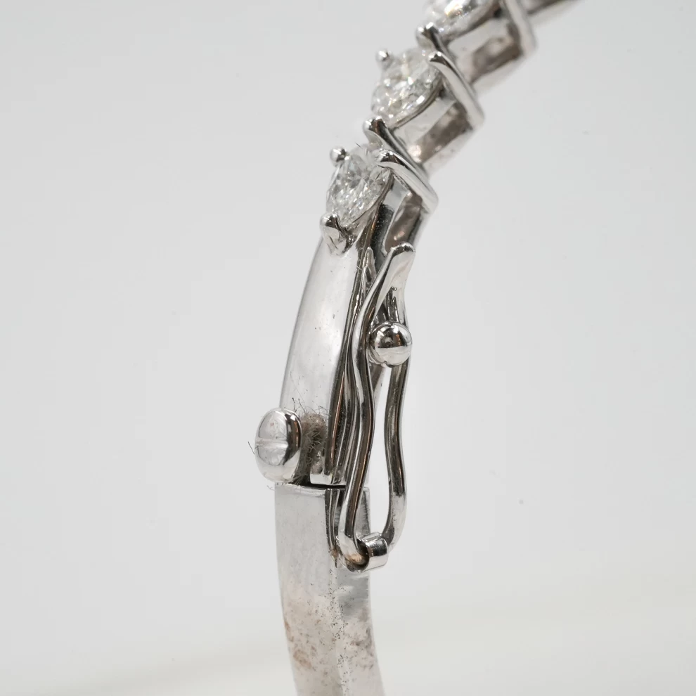     Diamond Bracelet 