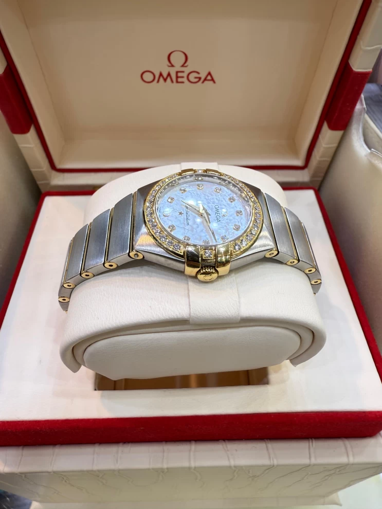     أوميغا كونستليشن مانهاتن 28 مم 