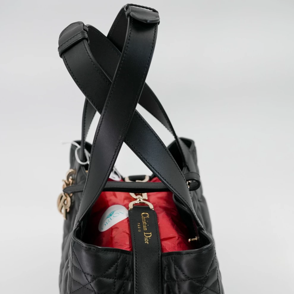    Dior balck bag 