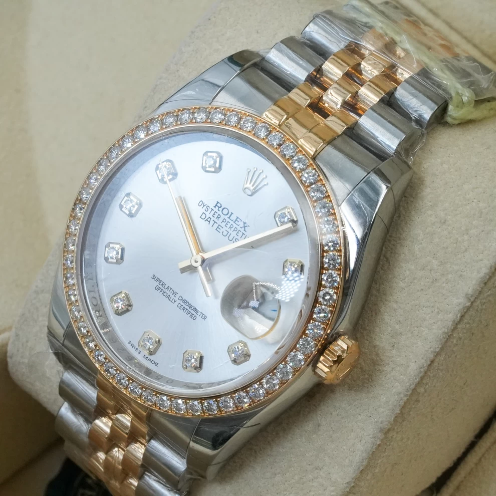     ساعة رولكس ديت جست ثنائية اللون بمينا وإطار من الماس 