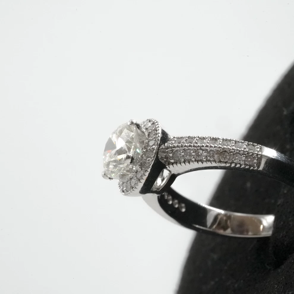     White Gold - Diamond Ring 