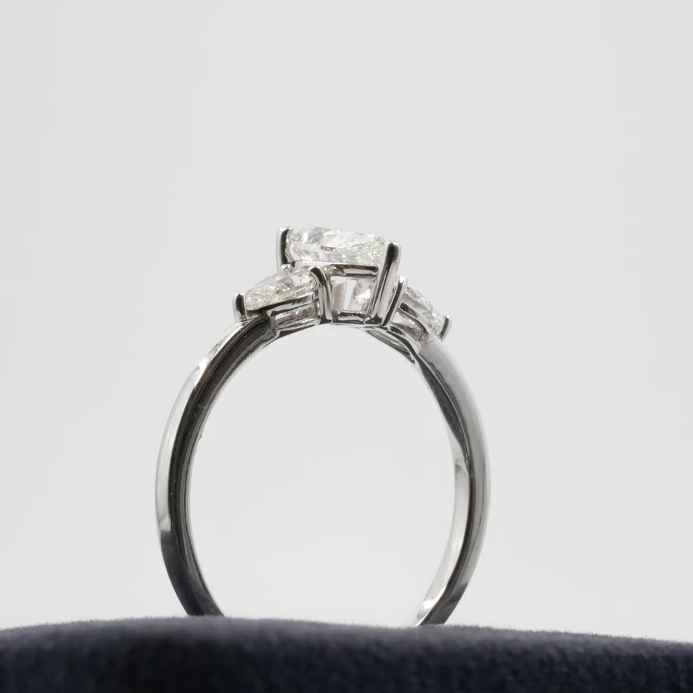     Women's Diamond Ring 