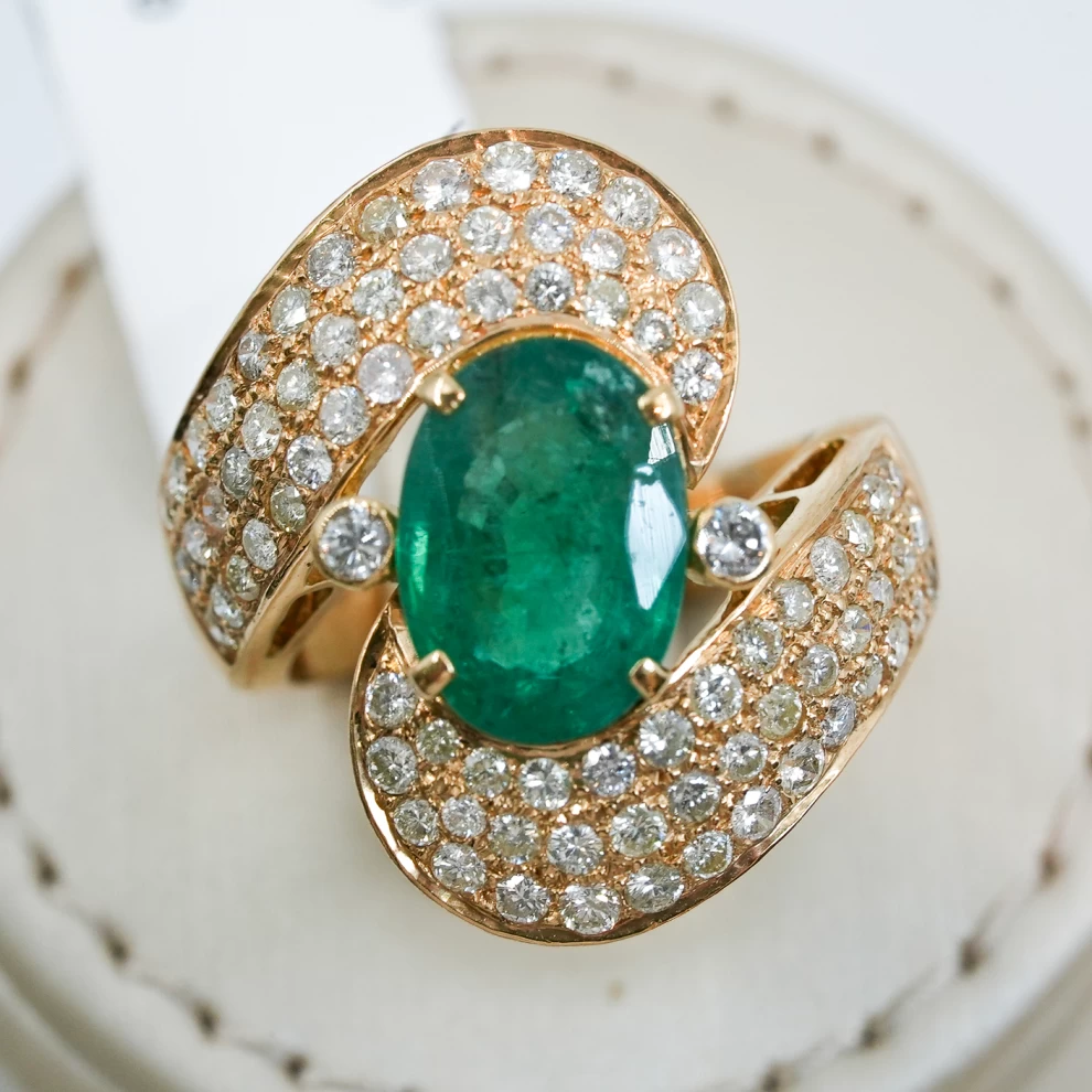     Diamond Emerald Ring 