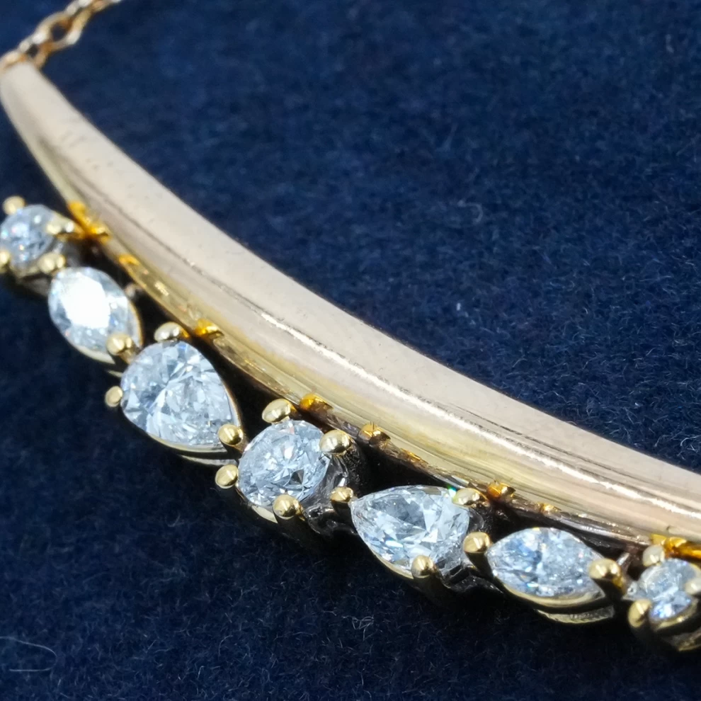     قلادة الماس للنساء 