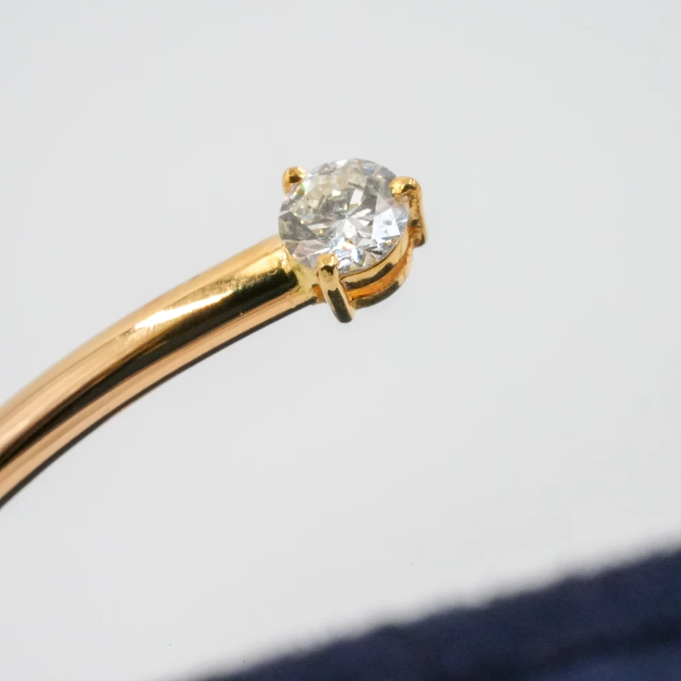     "سوار الماس للنساء " 