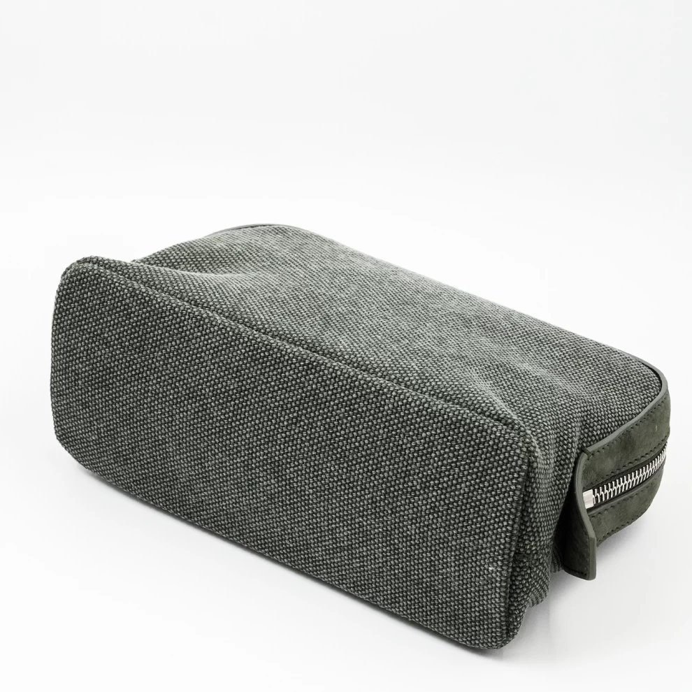     Rolex Collector's Toiletry Bag: Tweed and Suede Edition 