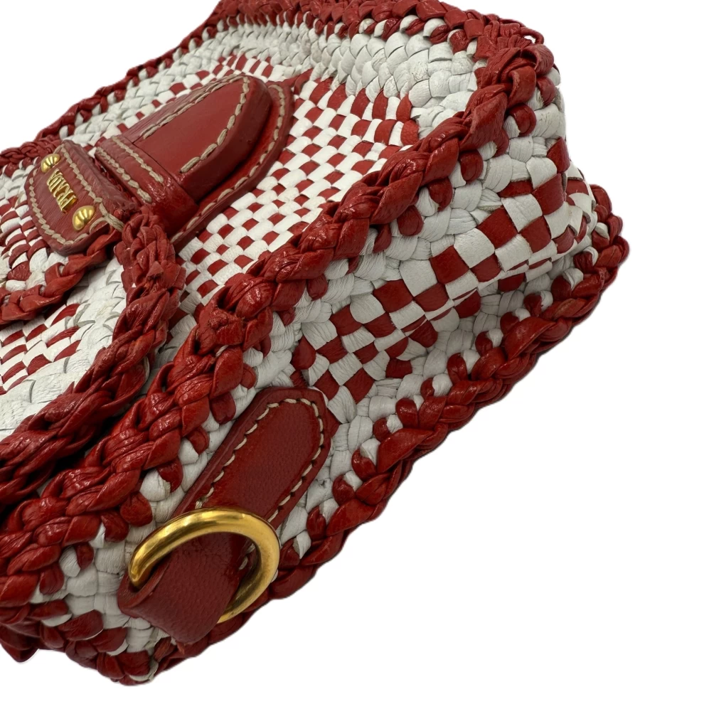     حقيبة كروس بودي برادا مادراس من الجلد باللونين الأبيض والأحمر 