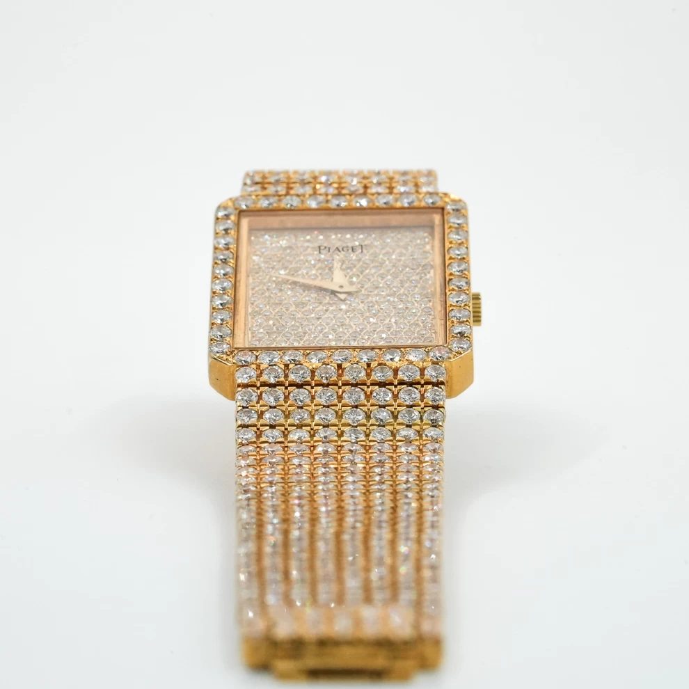     Piaget High Jewelry: Full Pave Diamond Masterpiece in Gold 