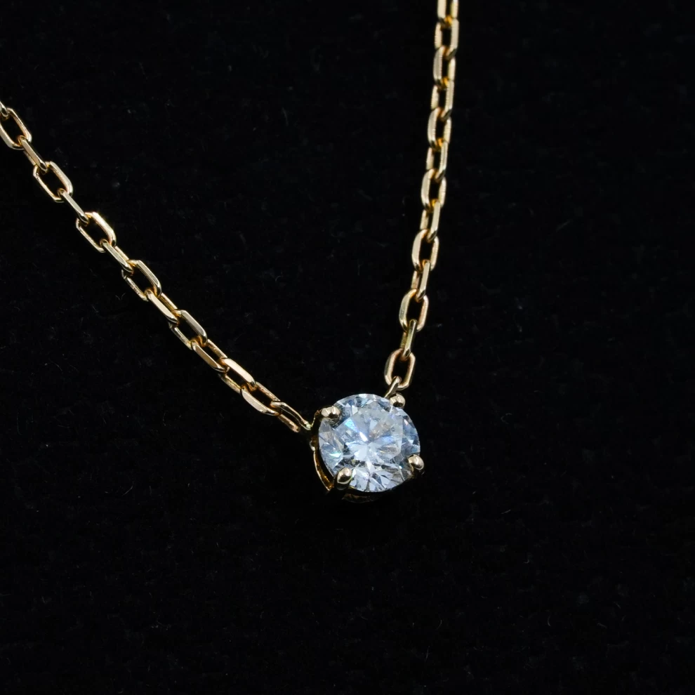     قلادة الماس للنساء 