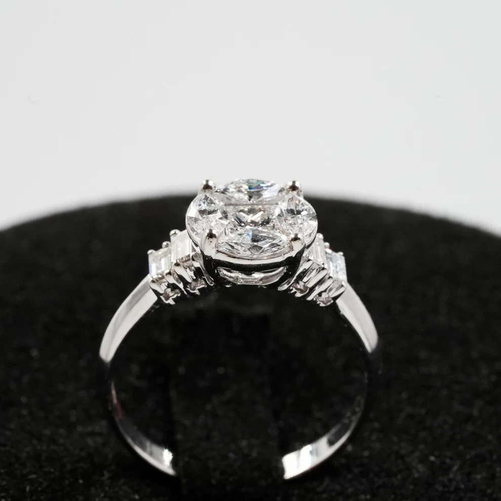 Women's Diamond Ring
