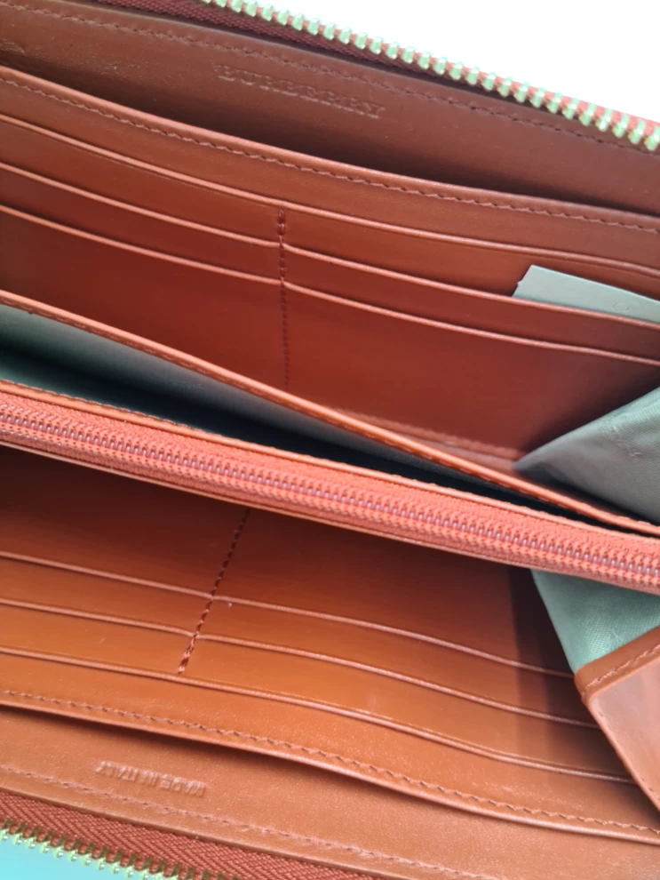     Burberry Long Wallet 
