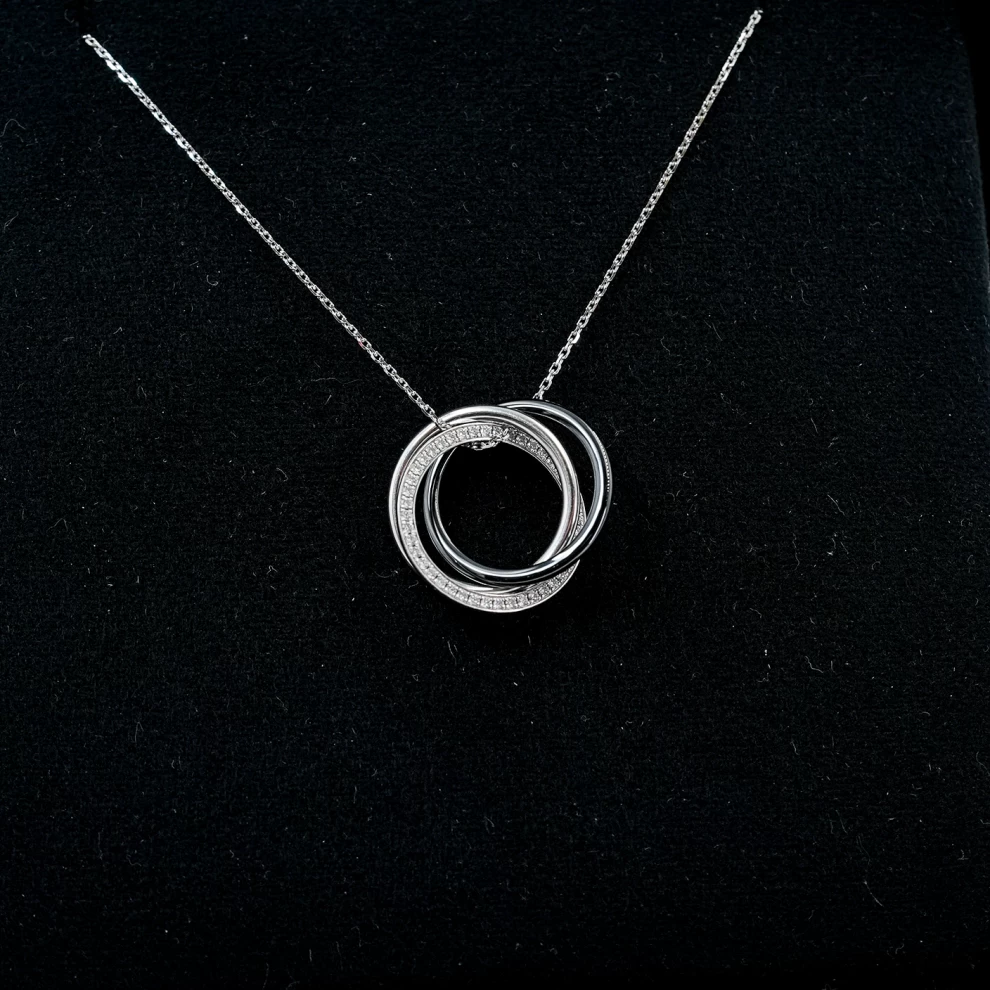     قلادة كارتييه ترينيتي من السيراميك 