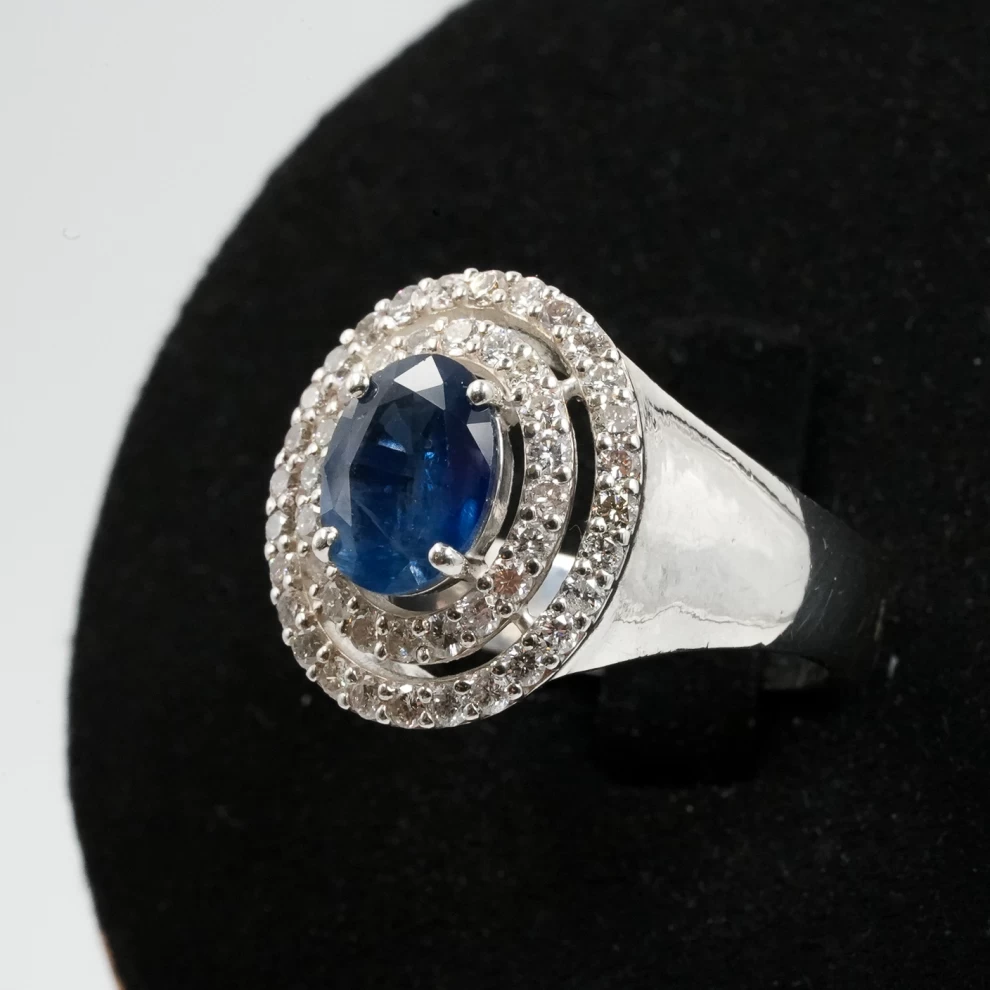 Women's Diamond Ring