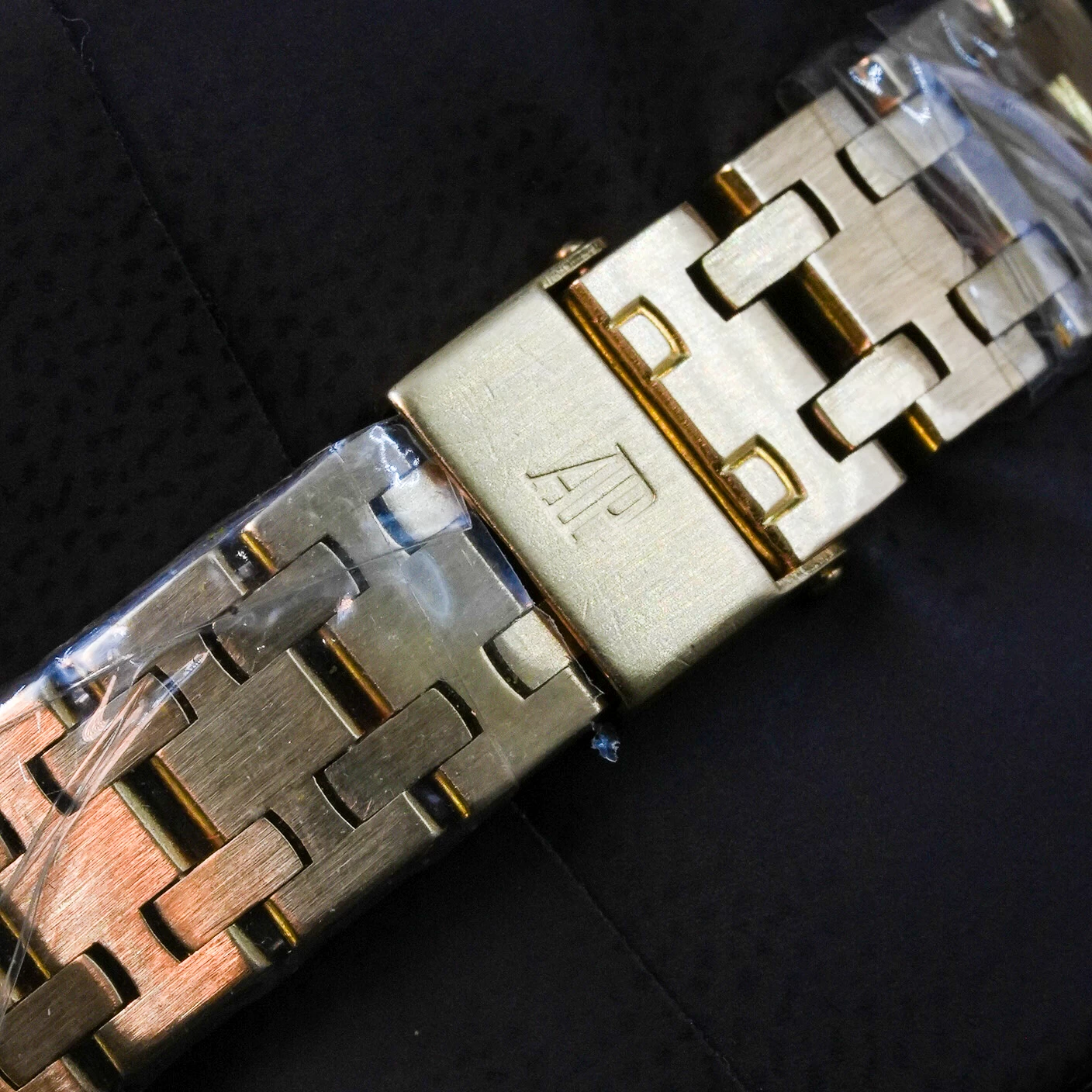     Audemars Piguet Royal Oak (Ladies/Mid-Size, Yellow Gold, Diamond Set) 