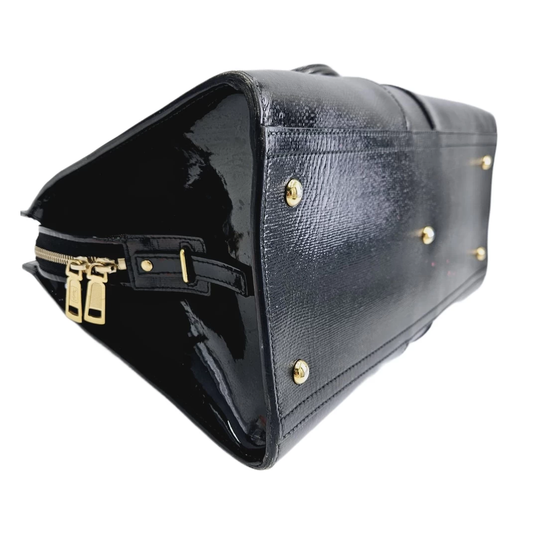     حقيبة سان لوران كاباس تشيك السوداء 