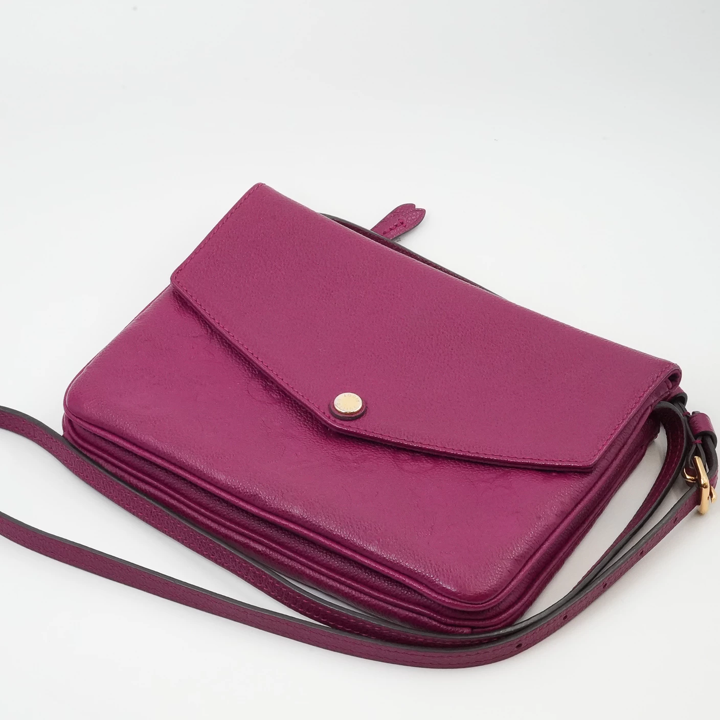     "حقيبة لويس فويتون Félicie Pochette مصنوعة من جلد Monogram Empreinte " 