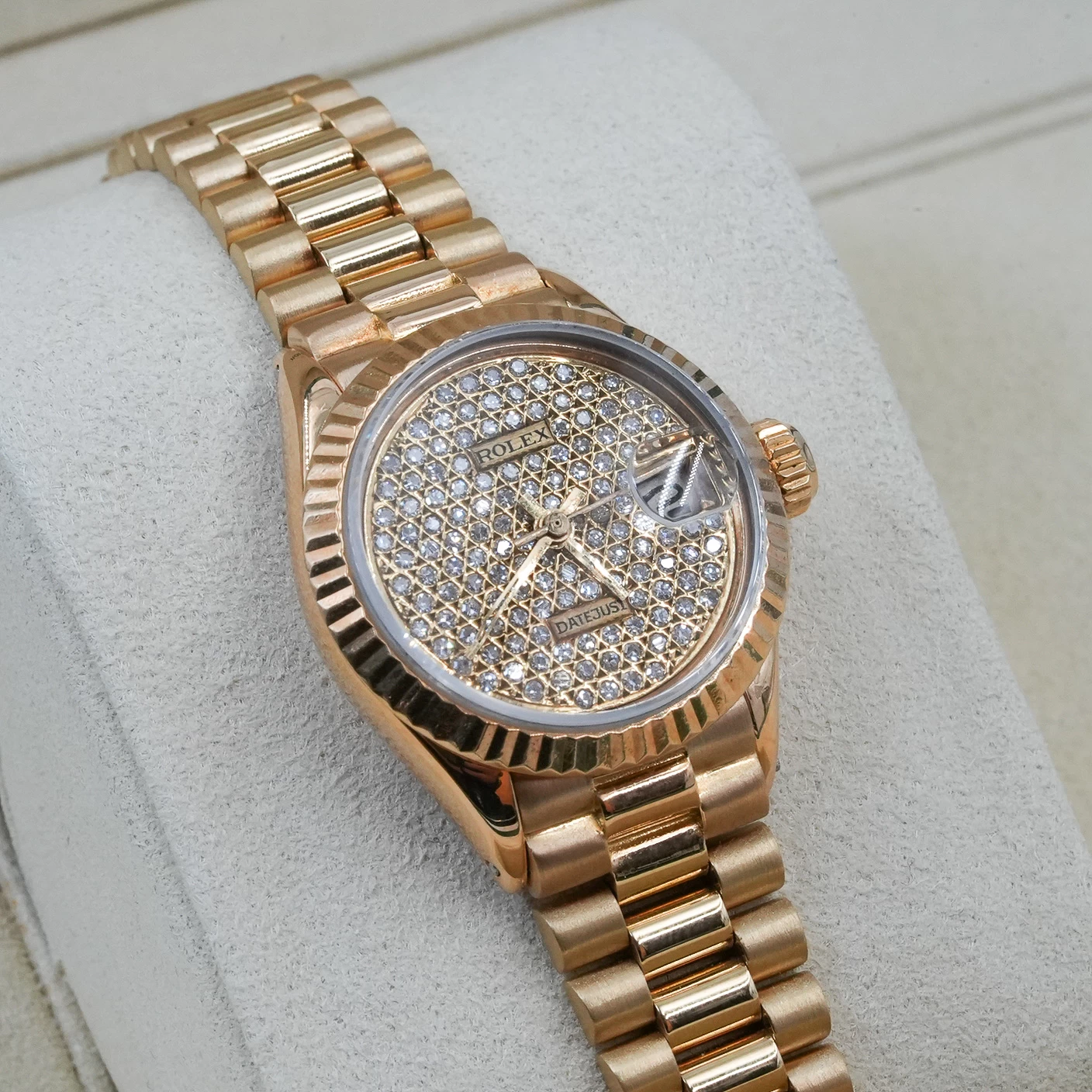 Rolex Lady-Datejust 26 in 18 ct Everose Gold with Diamond Paved Dial - Women's Watch