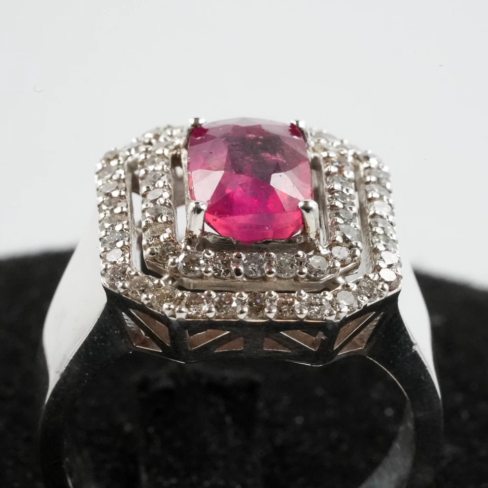 Women's Diamond Ring