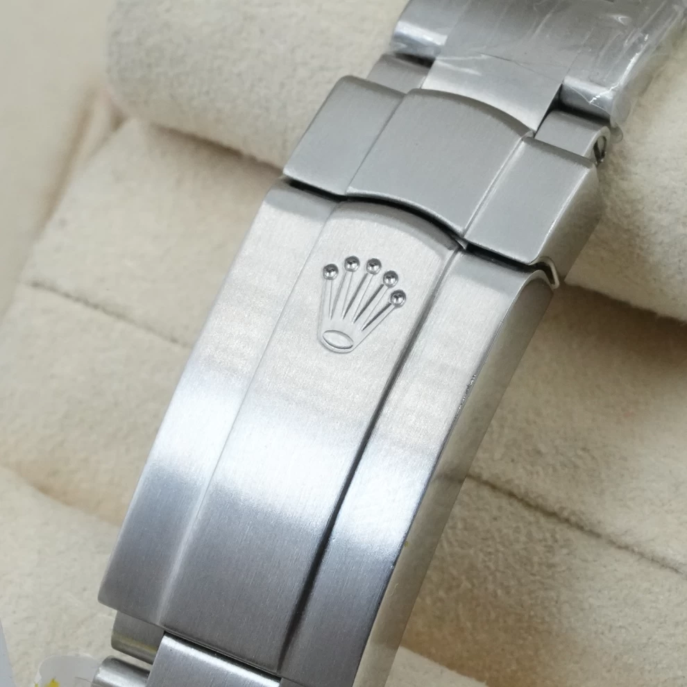     ساعة رولكس أويستر بيربيتوال ذات الميناء الأزرق 