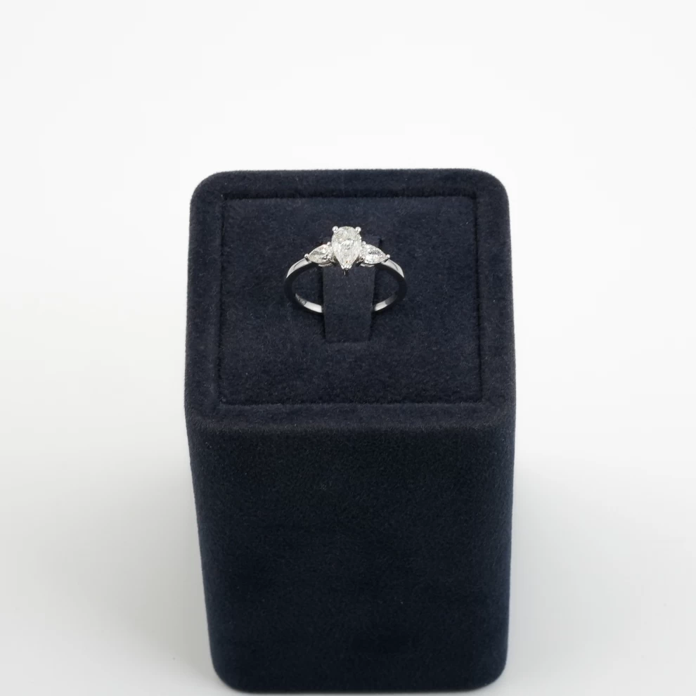     Women's Diamond Ring 