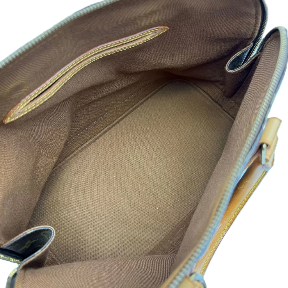     حقيبة لويس فيتون مونوغرام ألما بي إم 