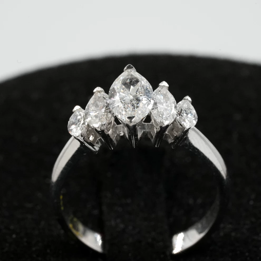 Women's Diamond Ring