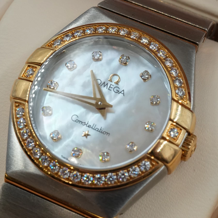     Omega Constellation 28mm - Diamond & Mother-of-Pearl 