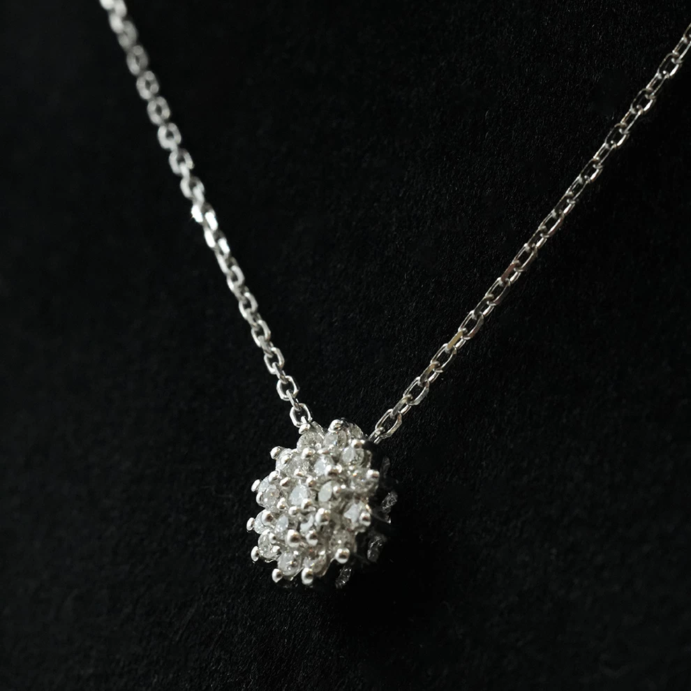     Diamond Pendant 