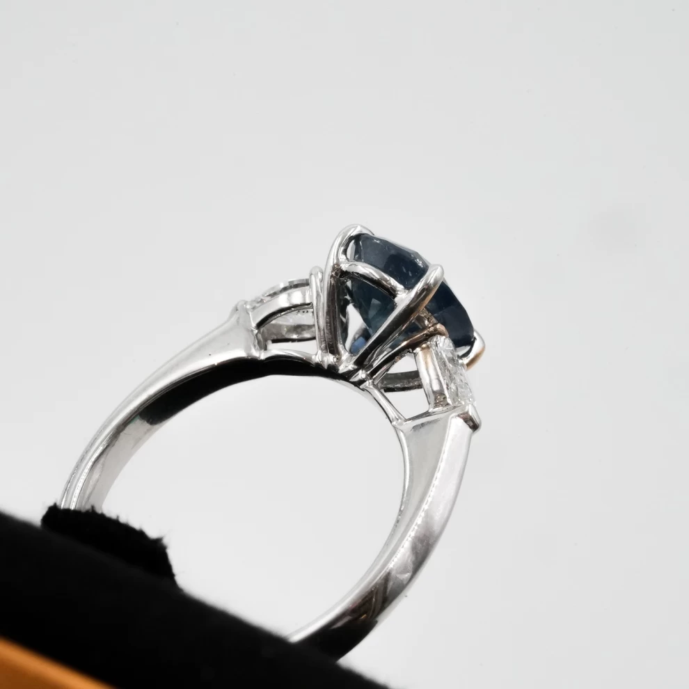     White Gold - Diamond Ring 