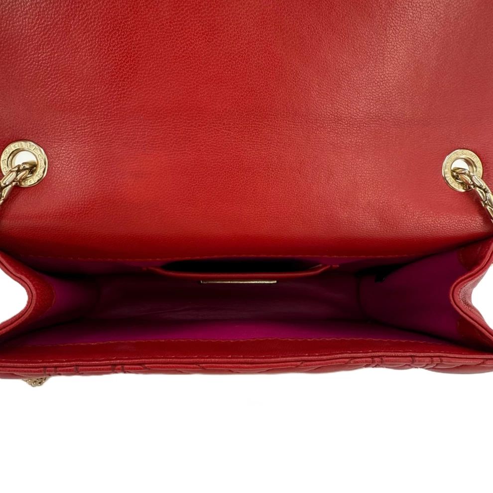     حقيبة كتف بولغاري ميكرو سيربنتي فورإيفر جلد مبطنة باللون الأحمر 