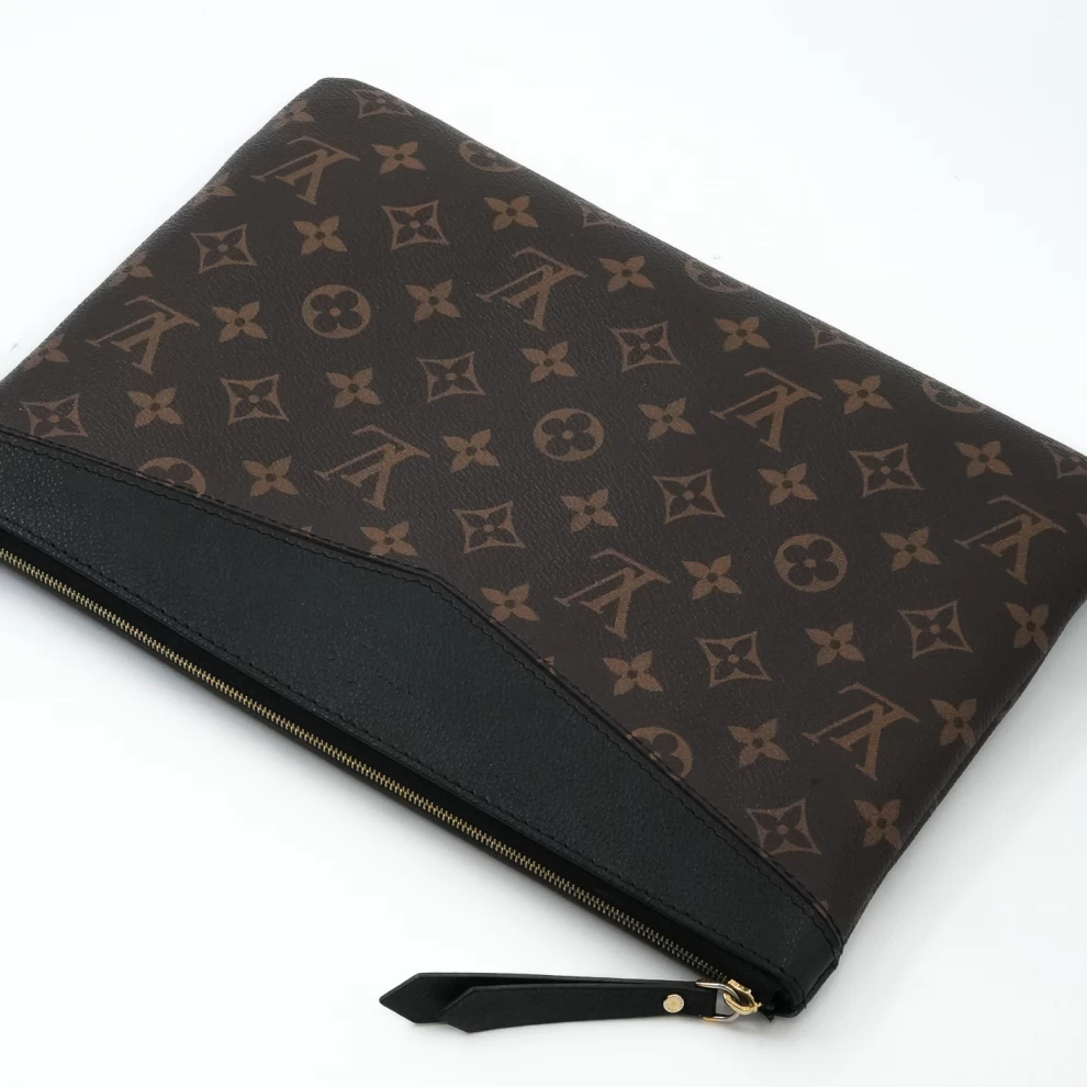     Louis Vuitton Pochette Voyage MM 