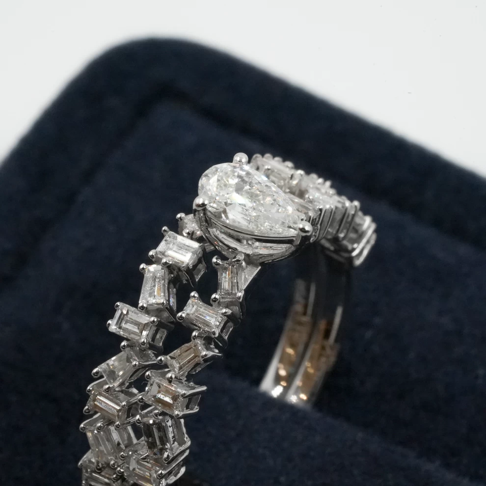     Twin Rings with Diamond 