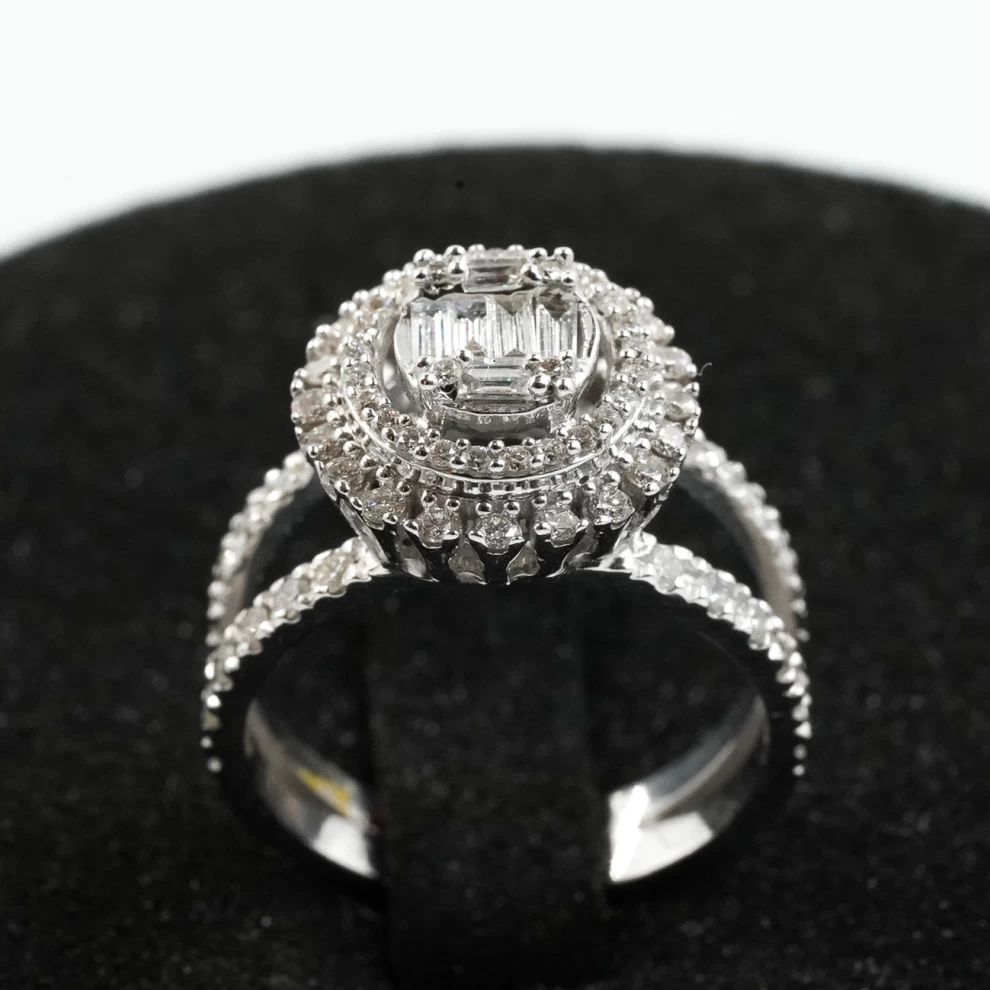 Women's Diamond Ring