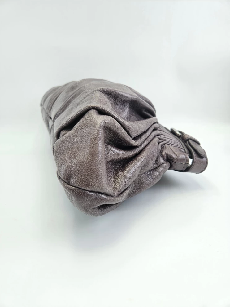     حقيبة كلاتش ميو ميو 