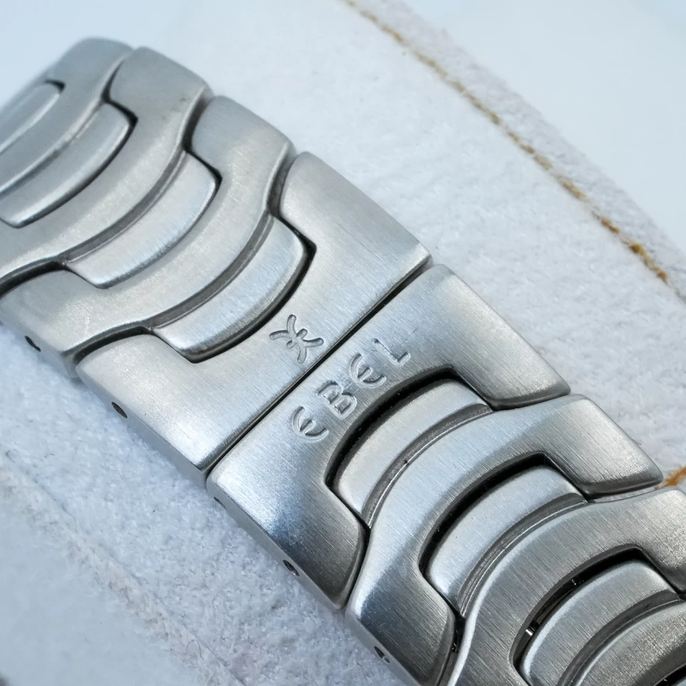     ساعة إيبل سبورت الكلاسيكية المرصعة بالألماس 