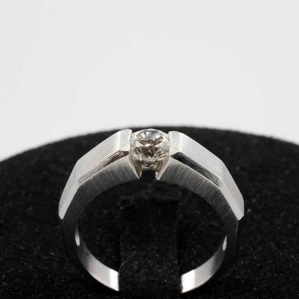 Women's Diamond Ring