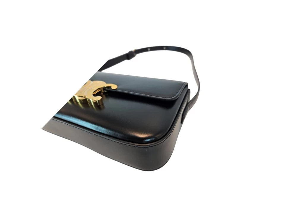     حقيبة كتف سيلين تريومف كلود السوداء من جلد العجل اللامع 101013072 