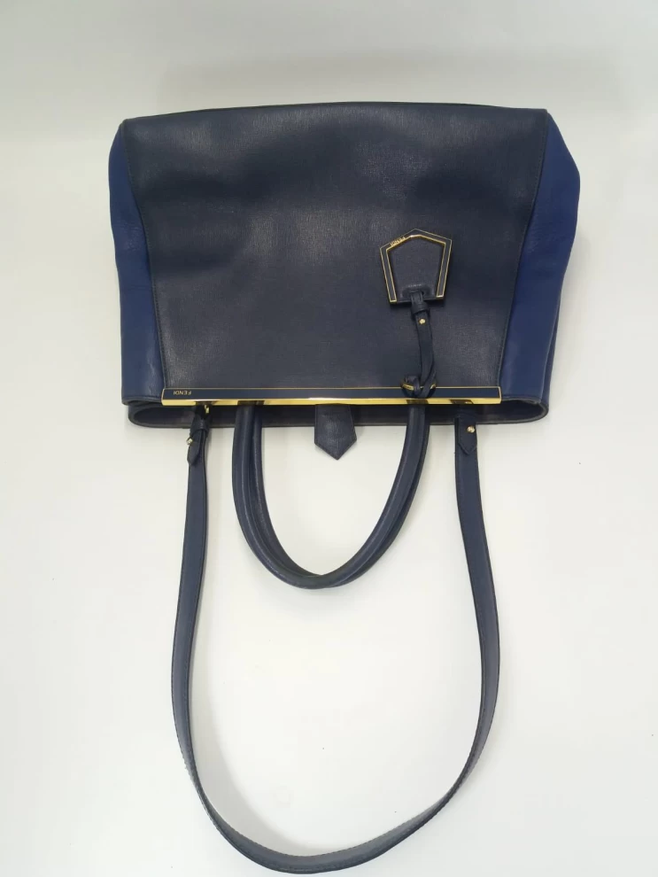     حقيبة فندي تو تون جلدية متوسطة الحجم 2جور 