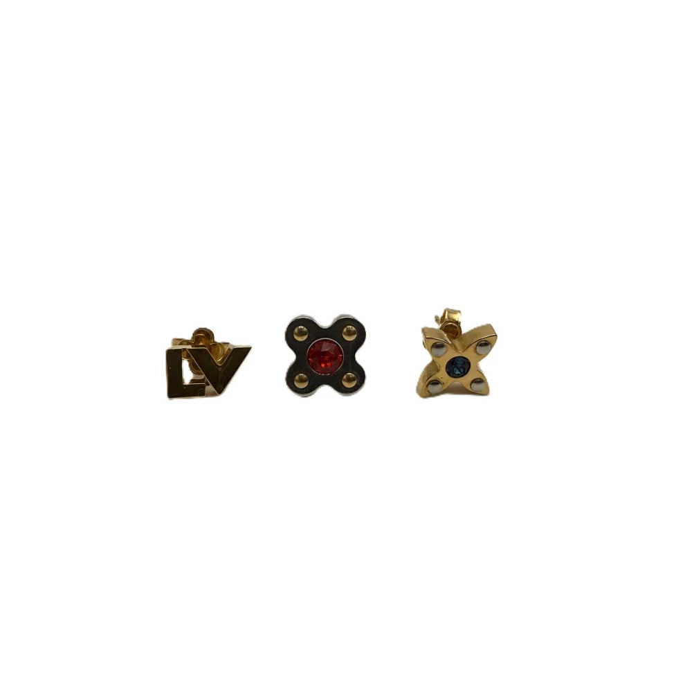     أقراط لويس فيتون "رسائل الحب" الخالدة 